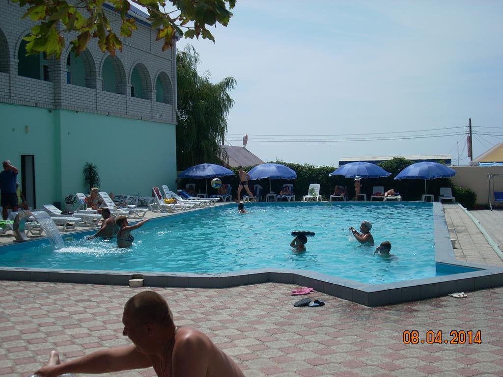 Dolce Vita Resort Hotel Zaliznîi Port Exterior foto